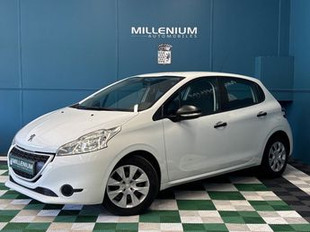  Voir détails -Peugeot 208 BUSINESS R 1.4 HDI 68 FAP 5P à Royan (17)