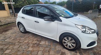  Voir détails -Peugeot 208 1.6 hdi 5 place à Romainville (93)
