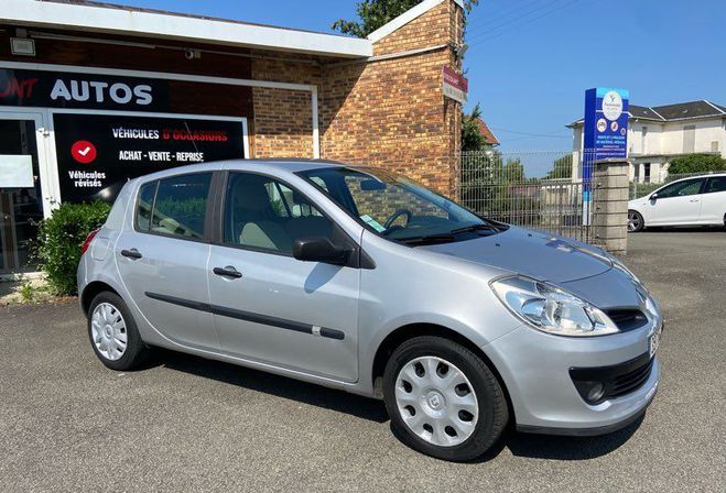 Renault Clio III 1.4 L 16 v 98 cv  de 2005