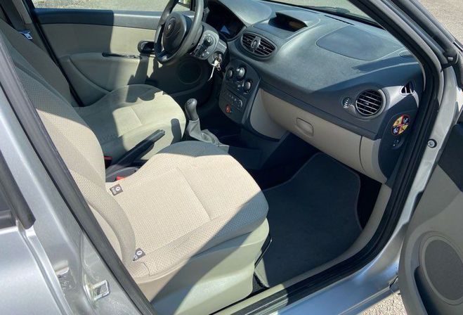 Renault Clio III 1.4 L 16 v 98 cv  de 2005