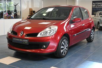  Voir détails -Renault Clio III 1.6 16V 110 Privilege Proactive A à Saint-Saturnin (72)