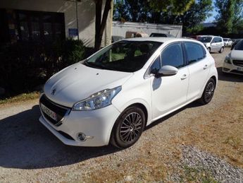  Voir détails -Peugeot 208 1.6 E-HDI FAP ALLURE 4CV 3P à Aucamville (31)