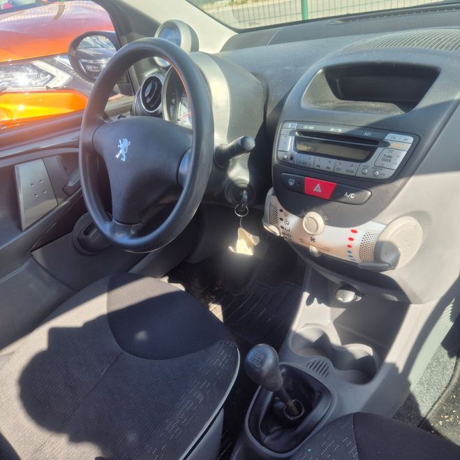 Peugeot 107 (2) 1.0 68 URBAN MOVE CLIM 5P 90000KM GA Gris fonc de 2009