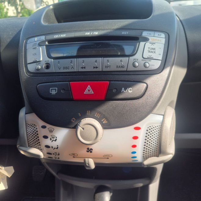 Peugeot 107 (2) 1.0 68 URBAN MOVE CLIM 5P 90000KM GA Gris fonc de 2009