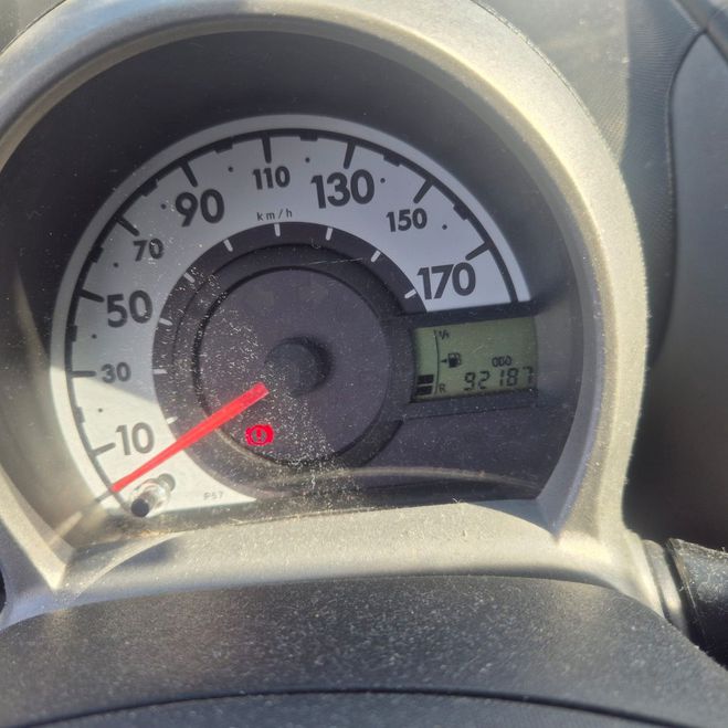 Peugeot 107 (2) 1.0 68 URBAN MOVE CLIM 5P 90000KM GA Gris fonc de 2009
