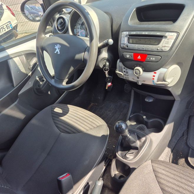 Peugeot 107 (3) 1.0 12V 68 ENVY 5P 80000KM AN2014 Gris de 2014