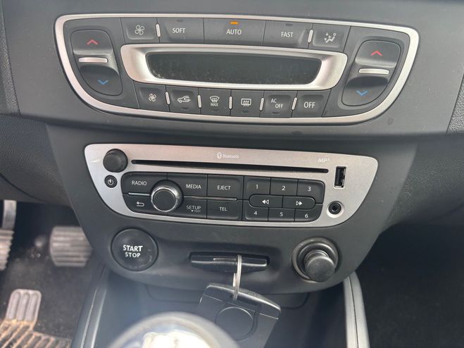 Renault Megane III (3) 1.5 DCI 110 ENERGY AKAJU ECO2 Gris fonc de 2012
