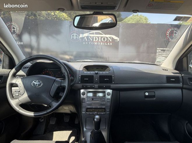 Toyota Avensis 115 D-4D SOL 5P Gris de 2005