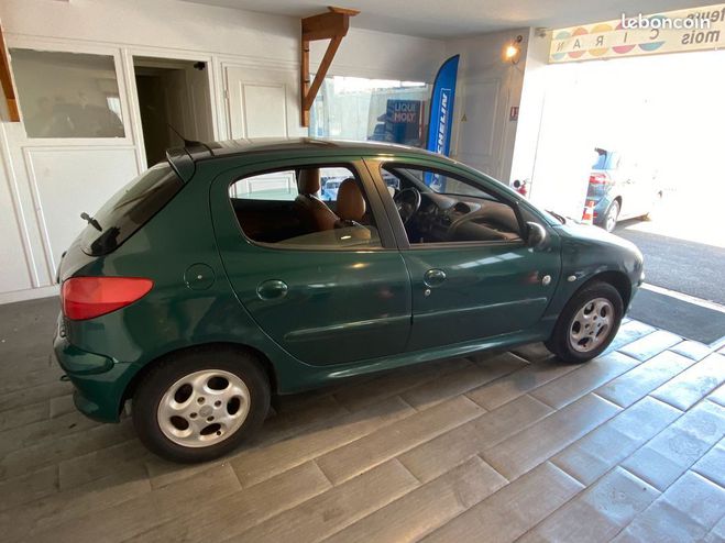 Peugeot 206 1,6 16v 110 Rolland Garros 5 Portes Vert de 2002