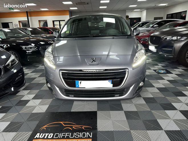 Peugeot 5008 1.6 HDI Access 5pl Gris de 2015