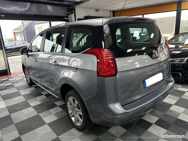 Peugeot 5008 1.6 HDI Access 5pl Gris de 2015