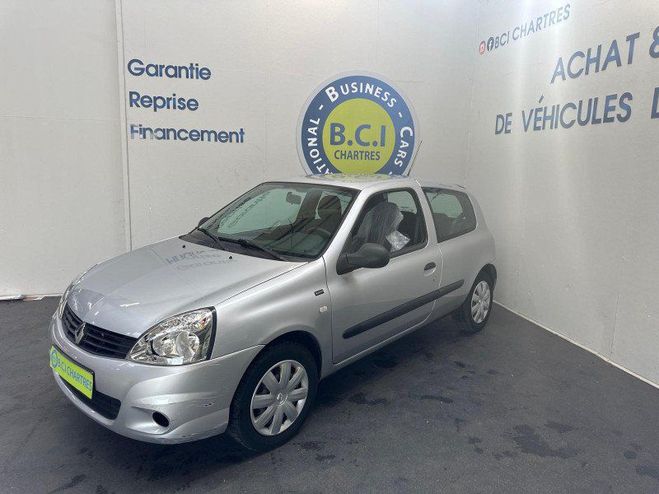 Renault Clio II CAMPUS 1.2 16V 75CH AUTHENTIQUE ECO  Gris Clair de 2012