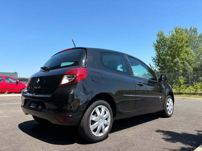 Renault Clio III 1.2 16V 75 CH EXPRESSION 3P Noir Mtallis de 2009