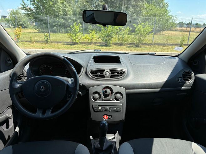 Renault Clio III 1.2 16V 75 CH EXPRESSION 3P Noir Mtallis de 2009