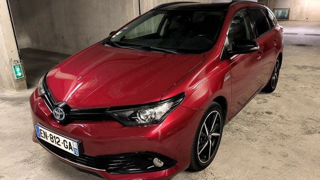 Toyota Auris Touring Sports HSD 136H COLLECTION Bordeau de 2017