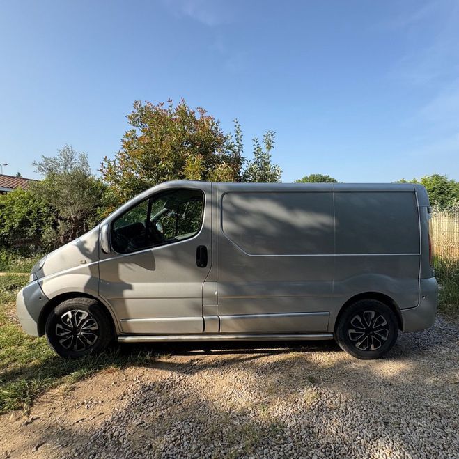 Opel Vivaro A Combi/Minibus 2.5 DTI 16V Combi court  Gris de 2003