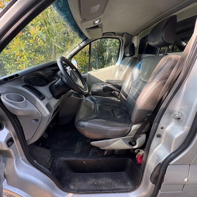 Opel Vivaro A Combi/Minibus 2.5 DTI 16V Combi court  Gris de 2003