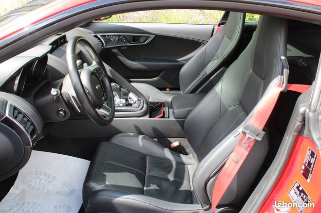 Jaguar F-Type (2) coupe 2.0 300 auto r-dynamic Entreti Rouge de 2019