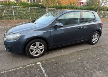  Voir détails -Volkswagen Golf Confortline 1.6 TDI 105ch à Coignires (78)