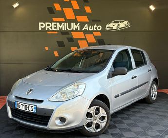  Voir détails -Renault Clio 1.2 I 75ch Authentique Distribution Neuv à Chignin (73)