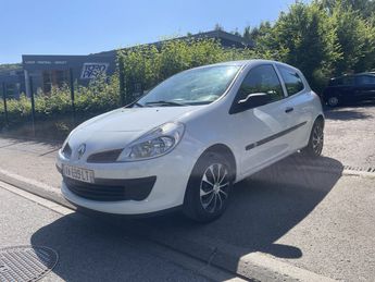  Voir détails -Renault Clio CONFORT DYNAMIQUE 1.5DCI 70 à Darntal (76)