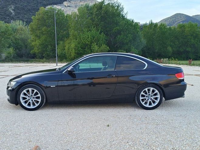 BMW Serie 3 320D (E92) Coupe Boite auto pack luxe 17 Noir Nacr de 2009