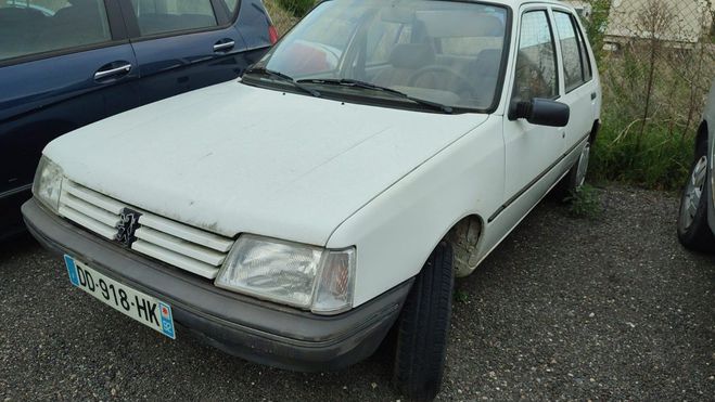 Peugeot 205 Phase 2 1.8 D BVM5 60cv FAIBLE KM  de 1993
