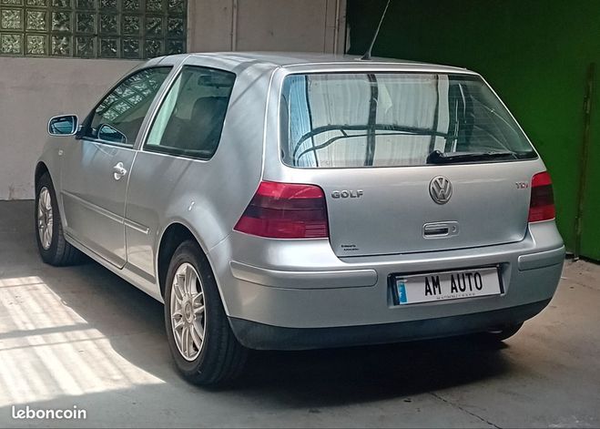 Volkswagen Golf 4 1,9L TDI Gris de 2001