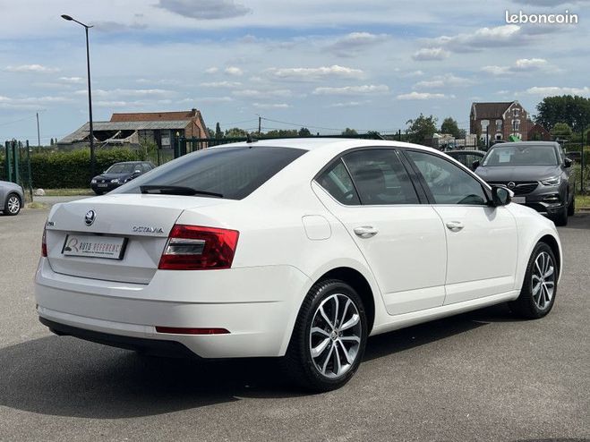 Skoda Octavia 1.6 TDI 116 CH CARPLAY GPS CAMERA Blanc de 2019