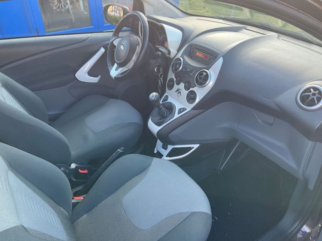 Ford KA 1.2 Titanium Prune Mtallis de 2011