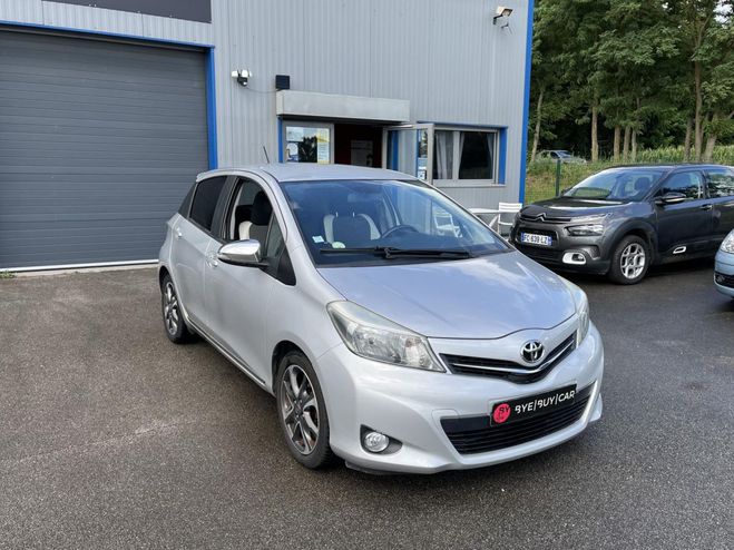 Toyota Yaris 1.4 - 90 D-4D Dynamic CAMERA GARANTIE 12 GRIS CLAIR de 2013