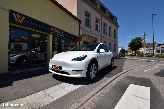 Tesla Model Y ELECTRIC 275 60KWH STANDARD-RANGE 2WD- G Blanc de 2024