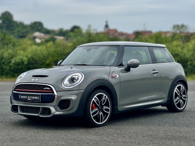 Mini Cooper 2.0i - 231 F56 COUPE John Works moonwalk-grey metallic de 2017