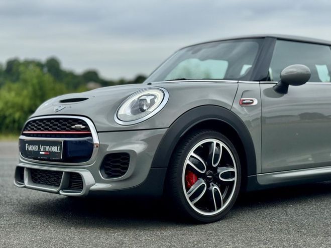 Mini Cooper 2.0i - 231 F56 COUPE John Works moonwalk-grey metallic de 2017