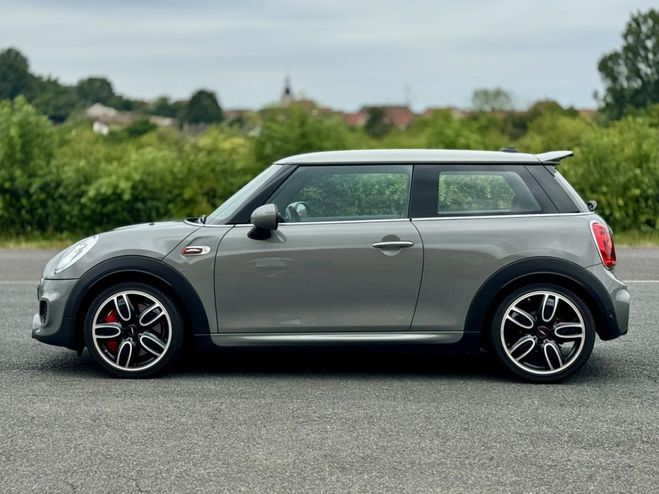 Mini Cooper 2.0i - 231 F56 COUPE John Works moonwalk-grey metallic de 2017