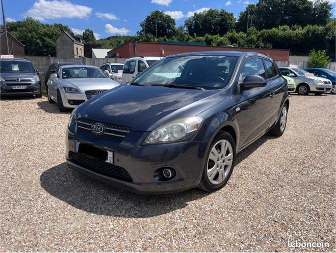 Kia Ceed d Ceed cee-d 1.6 crdi 150ch automatique Gris de 2009