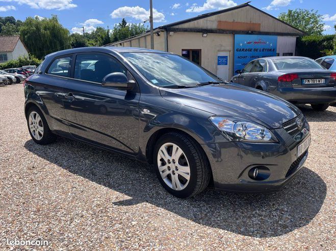 Kia Ceed d Ceed cee-d 1.6 crdi 150ch automatique Gris de 2009