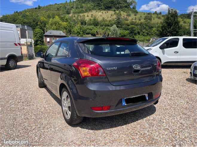 Kia Ceed d Ceed cee-d 1.6 crdi 150ch automatique Gris de 2009