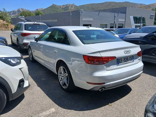 Audi A4 2.0 TDI 150CH S LINE Blanc de 2016
