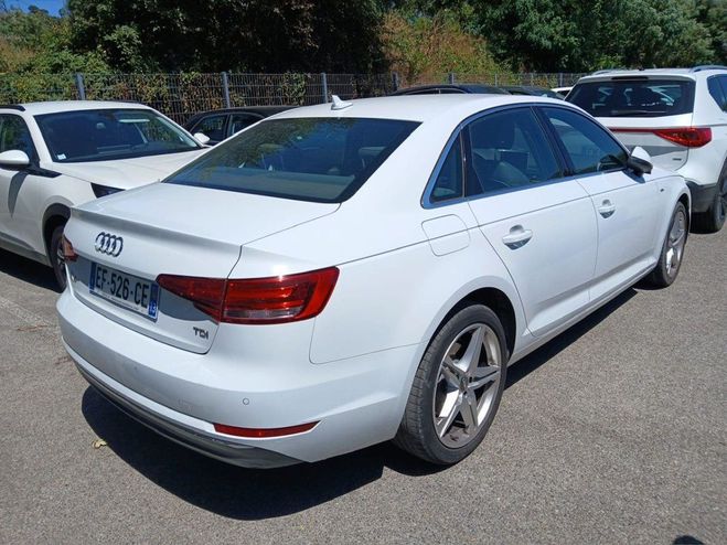 Audi A4 2.0 TDI 150CH S LINE Blanc de 2016