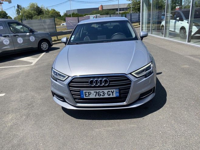 Audi A3 1.5 TFSI 150CH DESIGN LUXE S TRONIC 7 Gris C de 2017