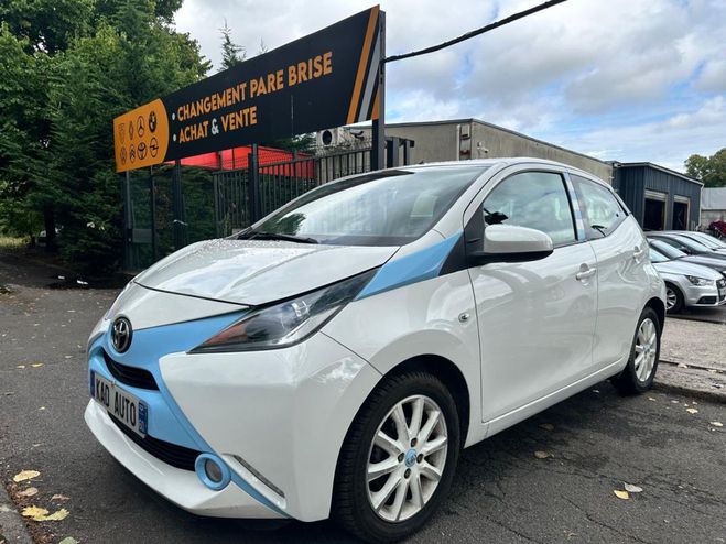 Toyota Aygo II 1.0 VVT-I 4CV X-PLAY 5P BVA5 BLANC de 2014