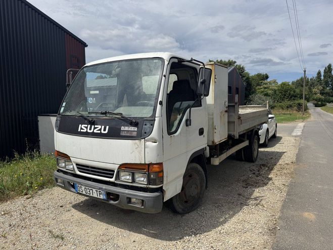 Isuzu N-Series Camion benne 130ch BLANC de 2001