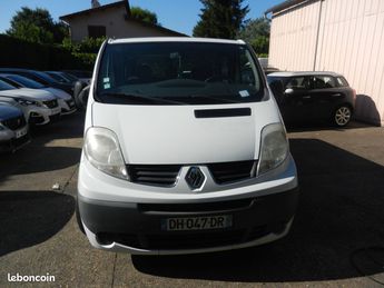  Voir détails -Renault Trafic ii passenger 2.0 dci 115ch expression bv à Vaulx-en-Velin (69)