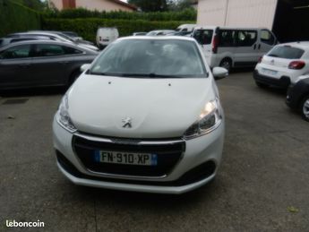  Voir détails -Peugeot 208 active BlueHDi 100 à Vaulx-en-Velin (69)
