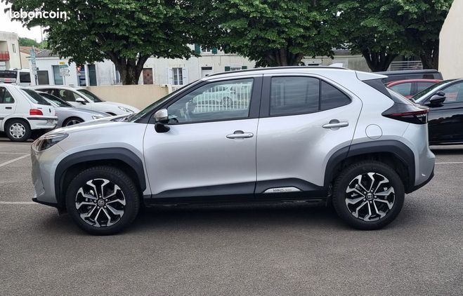 Toyota Yaris Cross 116H DESIGN MC24 Gris de 2024