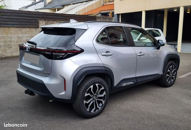 Toyota Yaris Cross 116H DESIGN MC24 Gris de 2024