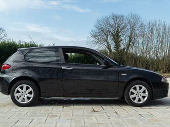 Voir détails -Alfa romeo 147  à Saint-Marcel-de-Flines (42)