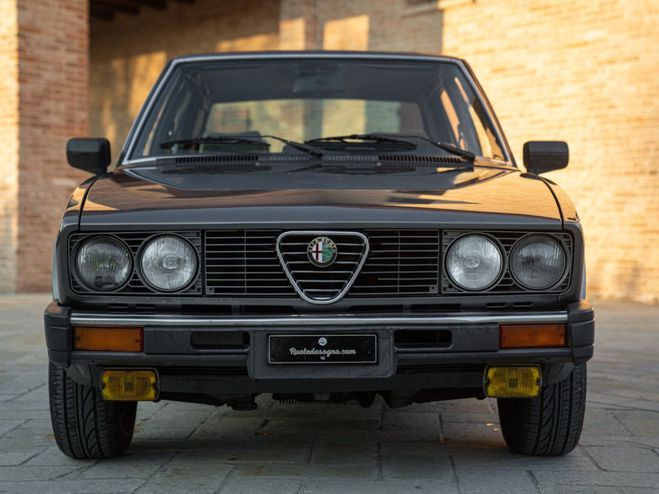 Alfa romeo Alfetta  GRIGIO de 1984