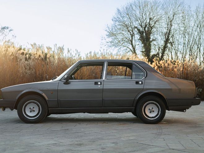 Alfa romeo Alfetta  GRIGIO de 1984